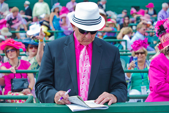 Fans wore pink on Kentucky Oaks day.
